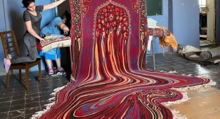 Азербайджанский ткач создает ковры в стиле Дали (31 фото)