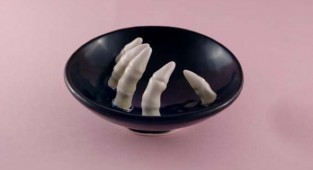 Керамическая посуда из фильмов ужасов от американской художницы (10 фото)