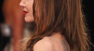 Angelina Jolie - The Oscars 2012 (84th Academy Awards) (41 фото)