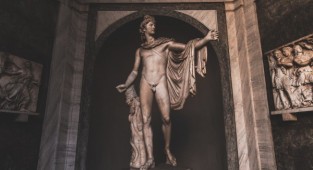 Скульптуры из знаменитых музеев (9 фото)