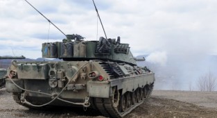 Канадские танки Леопард (13 фото)