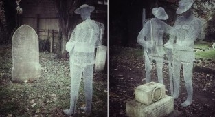 «Призрачные» скульптуры на английском деревенском кладбище (11 фото)