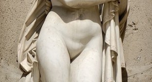 Скульптурная декорация фасадов Лувра (10 фото)