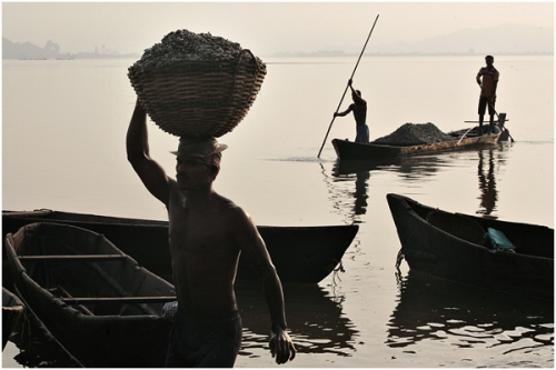 Фотожурналист Сергей Максимишин. Производство извести в Гоа, Индия (17 картинок)