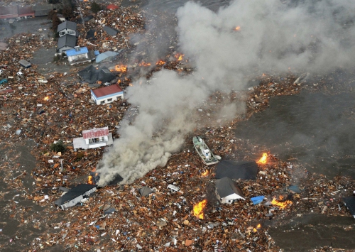 Землетрясение и цунами в Японии. Фоторепортаж. (HQ/2011) (348 фото)