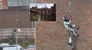 Новая картина Бэнкси на стене бывшей тюрьмы (3 фото)