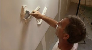 Талантливый самоучка создает невероятно красивые барельефы на стенах квартир и домов (8 фото)