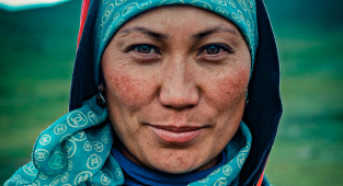 Щира усмішка та пронизливий погляд мешканців Киргизстану в об'єктиві ліванського фотографа (17 фото)
