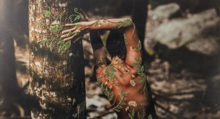 Удивительные фотоработы бразильского художника, в которых она совмещает женскую красоту с кружевной вышивкой (17 фото)