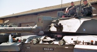 English main tank Challenger II (35 photos)