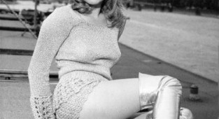 Fashion of the 60s and 70s. Shorts (Hot-Pants) (129 photos)