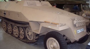 Photo review - German half-track armored personnel carrier Sdkfz251-1 (75 photos)
