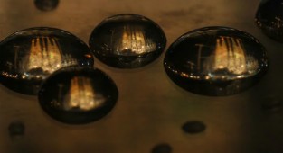 A photographer captures the world's cities in drops of water (9 photos)