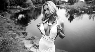 Hot photos from the enigmatic nude artist Alex Sil (20 photos)