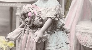 Vintage photos. Series: Children and Dolls (183 photos)