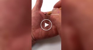 Drawing a female body on the hand