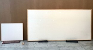“Take it and run!”: the court ordered the artist who exhibited empty canvases to pay a fine (3 photos)