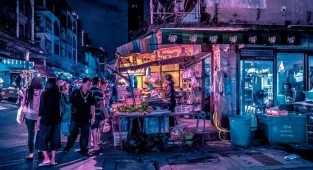 Neon streets of Bangkok at night in photographs by Javier Portela (7 photos)