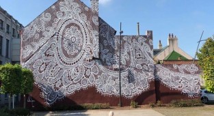 В Польше художница украсила здания кружевами (7 фото)