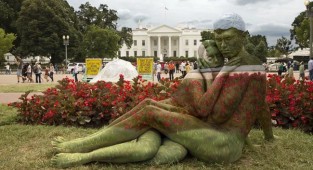 One with nature: An artist blends people into picturesque landscapes with body art