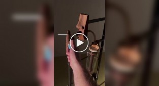 Инженерная скульптура, которая «курит» сама