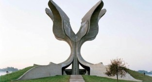 Занедбані монументи соціалістичної Югославії від бельгійського фотографа Jan Kempenaers (9 фото)