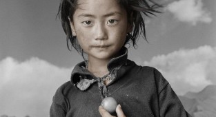 Жители Тибета в объективе Фила Борджеса (21 фото)
