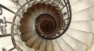 Винтовая лестница как элемент архитектуры (73 фото)
