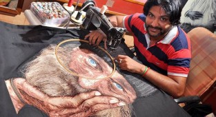 Феноменальный Человек-иголка: индиец вышивает картины на машинке, и они потрясающие (7 фото)