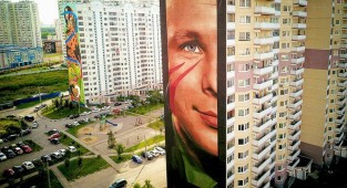 Гигантский Юрий Гагарин приземлился в Одинцово (11 фото)