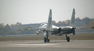 First flight of the second Su-35 (12 photos)