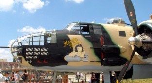Американский бомбардировщик B-25J Mitchell (27 фото)