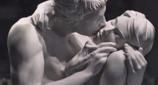 Поцелуи в скульптуре (12 фото)