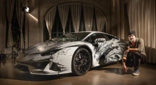 Итальянский художник превратил Lamborghini Huracan EVO в произведение искусства (13 фото)