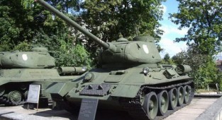 Photo review - Soviet medium tank T-34/85 (51 photos)
