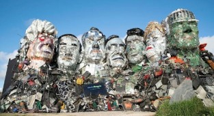 Художник насыпал мусор в головы лидеров "Большой семерки" (6 фото)
