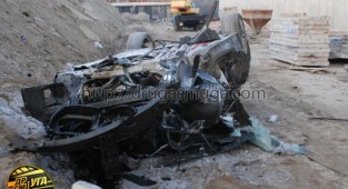 Киев: на Столичном шоссе кабриолет BMW-335i упал в котлован - водитель погиб, пассажирка - госпитализирована (58 фото)