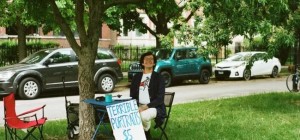 A man began painting horrific portraits of city residents and became famous (8 photos)