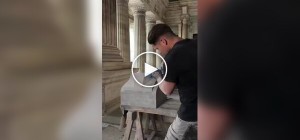 Молодий муляр із нового покоління майстрів зберігає традиції європейської архітектури