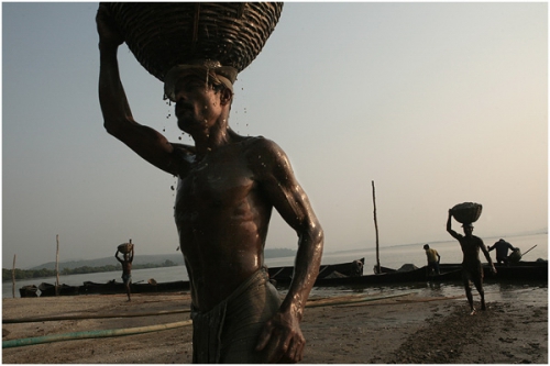 Фотожурналист Сергей Максимишин. Производство извести в Гоа, Индия (17 картинок)