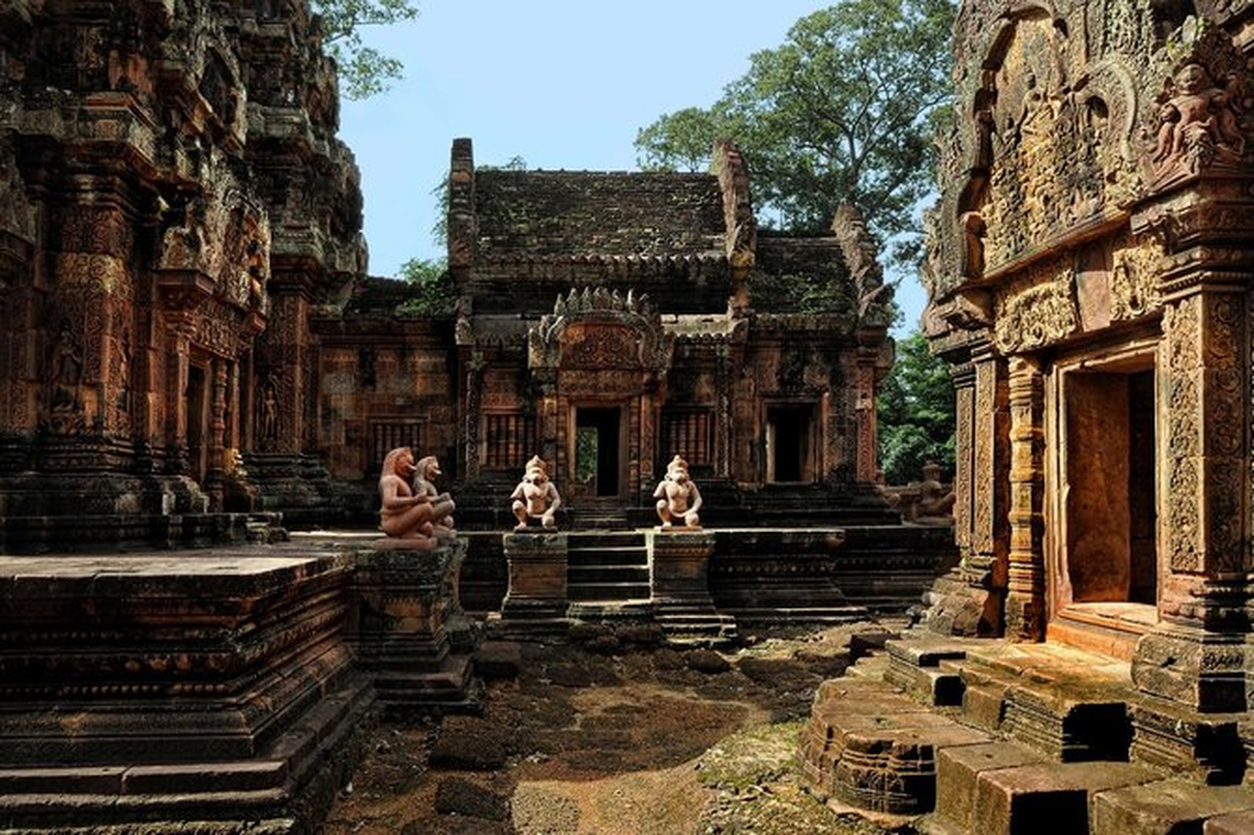 Затерянный в джунглях. Затерянные город Ангкор. Затерянный город в Камбодже. Камбоджа развалины. Затерянный храм в джунглях Индии.
