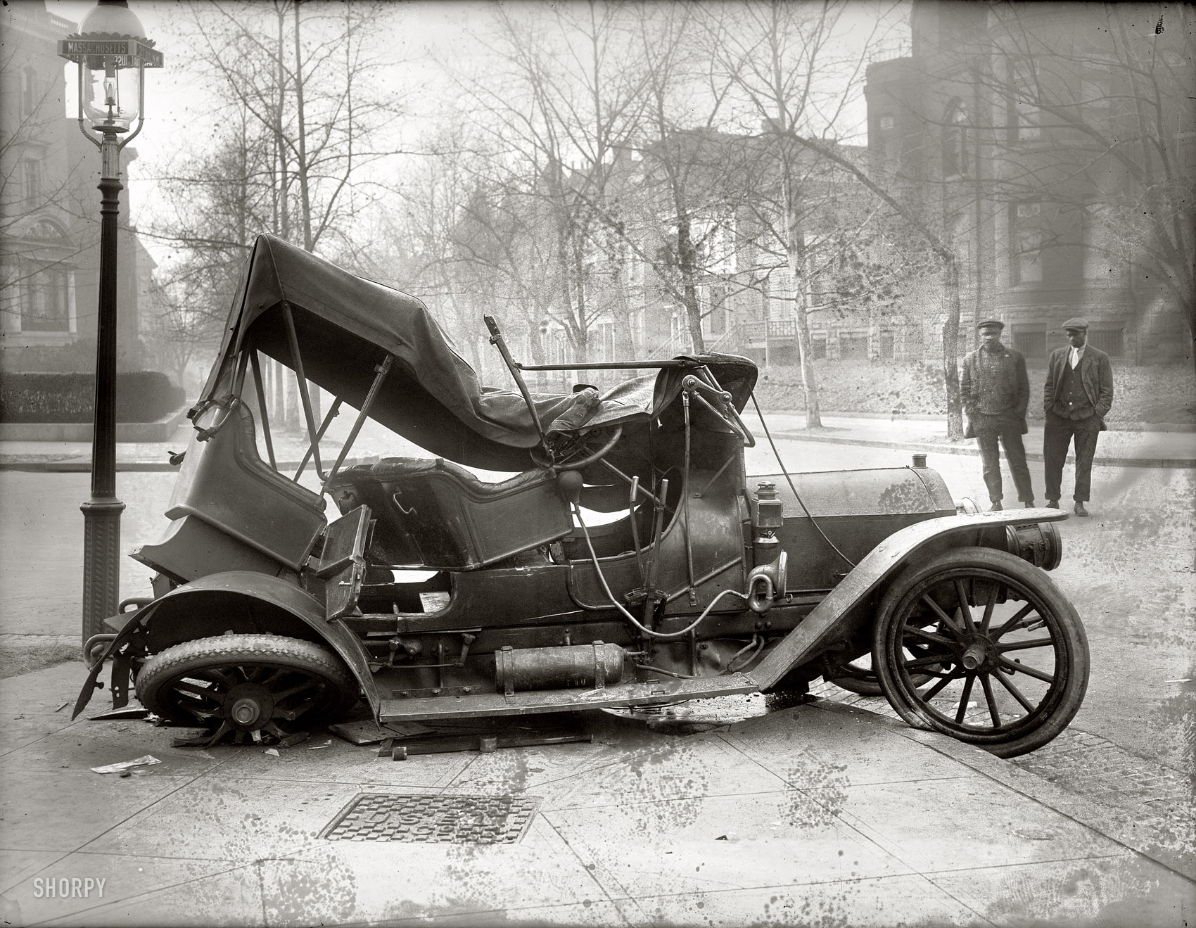 Прошлого века 18. Мерседес 1917 года. Старинные автомобили. Старые машины.