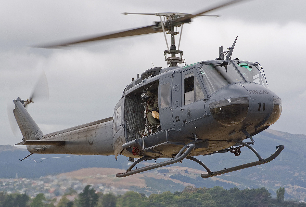Американские военные вертолеты. Вертолет Кобра и uh1. Uh-1 Iroquois во Вьетнаме. Bell uh-1 Iroquois (USA) Helicopters во Вьетнаме. Uh 1 Кобра.