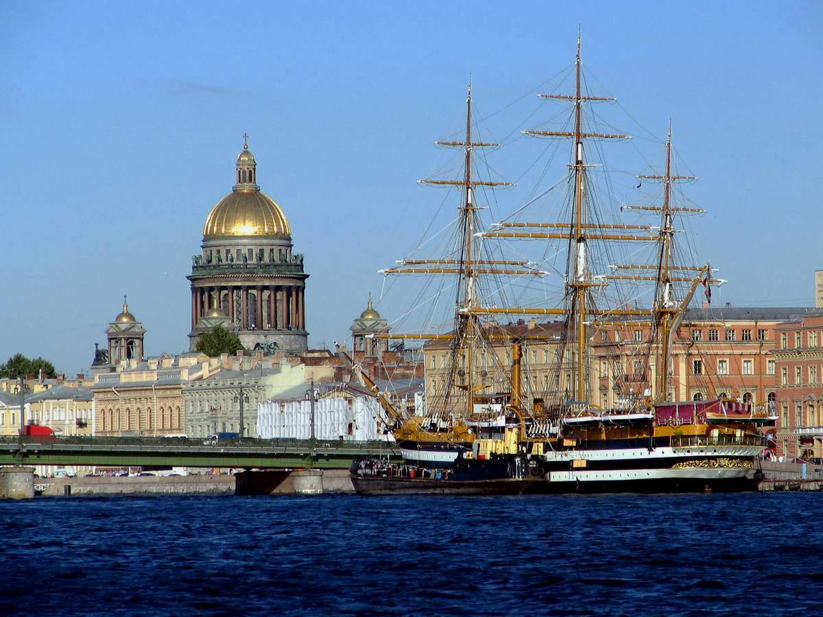 Парусник на Неве Санкт-Петербург