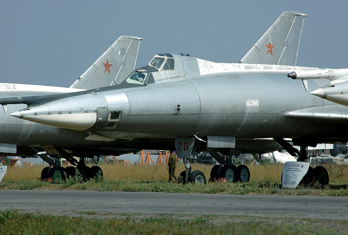 Ту 22 п. Самолёт ту-22рдм. Ту-22уд. Ту-22 учебный. Ту-22 сверхзвуковой самолёт.