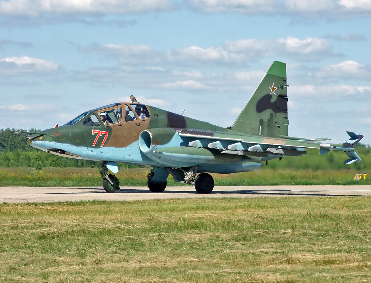 Су 25 википедия. Самолёт Су-25т. Самолёт-Штурмовик Су-25. Су-25т Грач. Штурмовик Су-25 Грач.