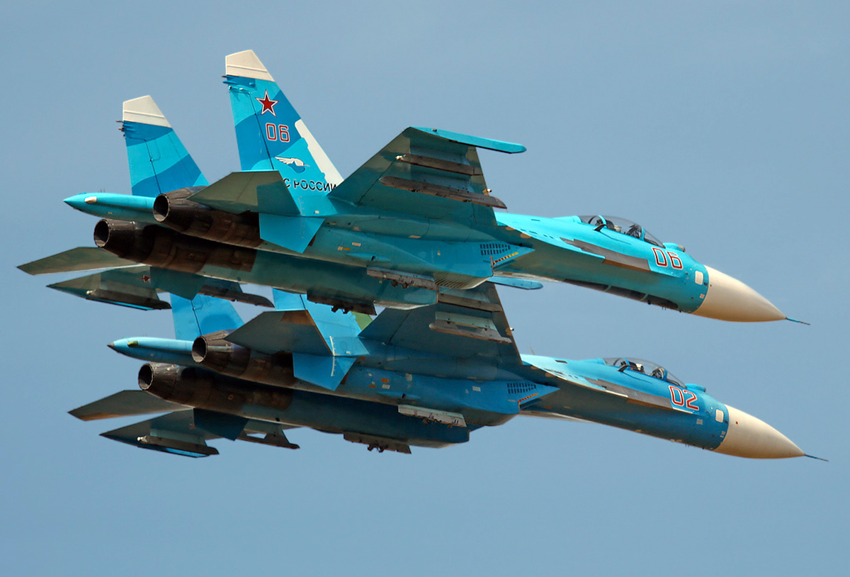 Самолеты су истребители. Истребитель Су-27. Су-27 двухдвигательный реактивный. Су-27 ВВС России. Су-27 реактивный самолёт.