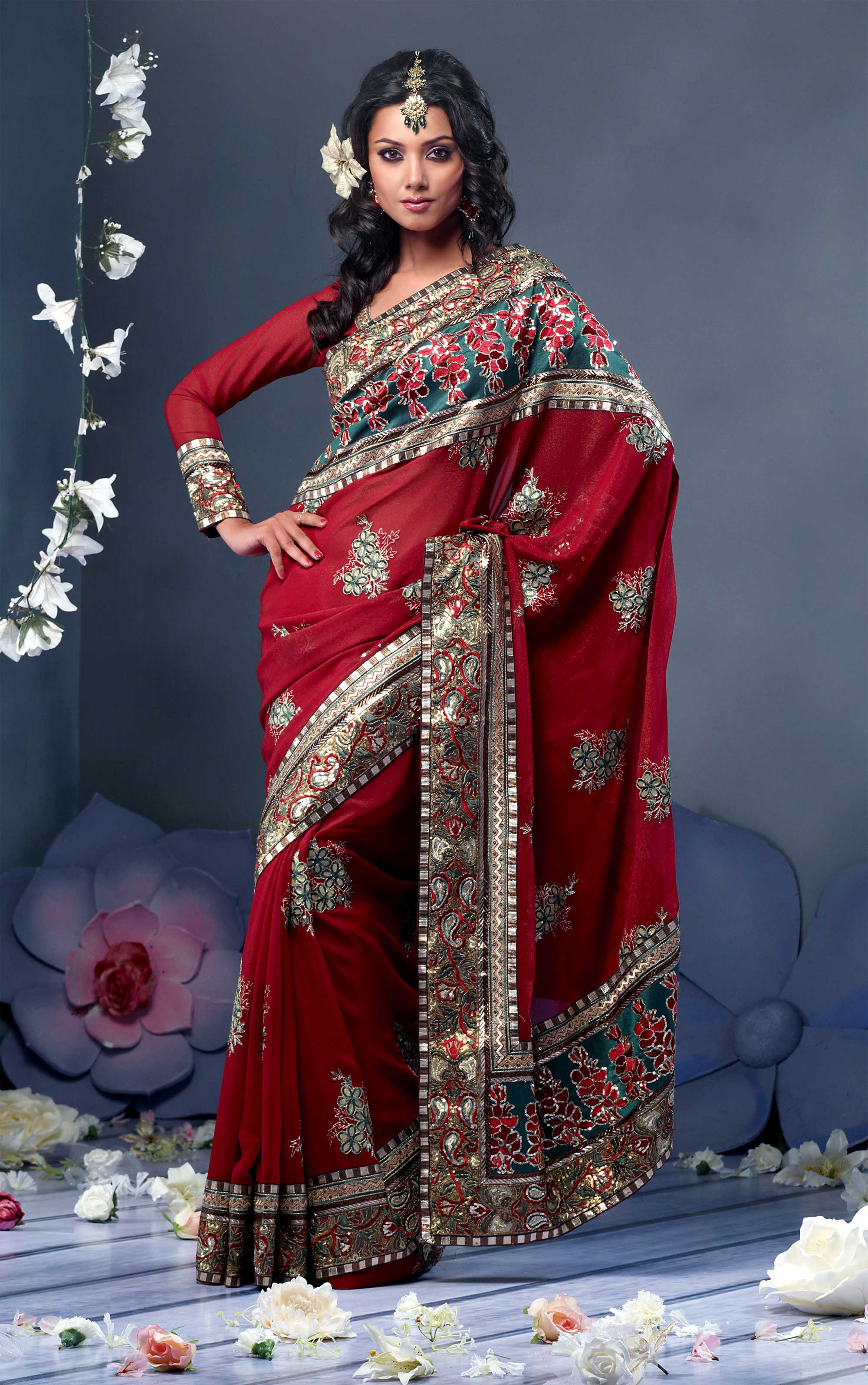 Женское сари индия. Сари — Национальная женская одежда Индии. Национальный костюм Индии Сарри. Сари одежда в Индии. Сари (женская одежда в Индии).