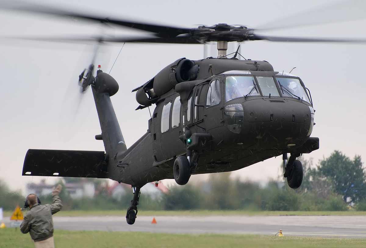 Вертолет uh 60 black hawk. Sikorsky uh-60 Black Hawk. Вертолёт uh-60 Black Hawk. Sikorsky uh-60m Black Hawk. Сикорский uh 60 вертолет.