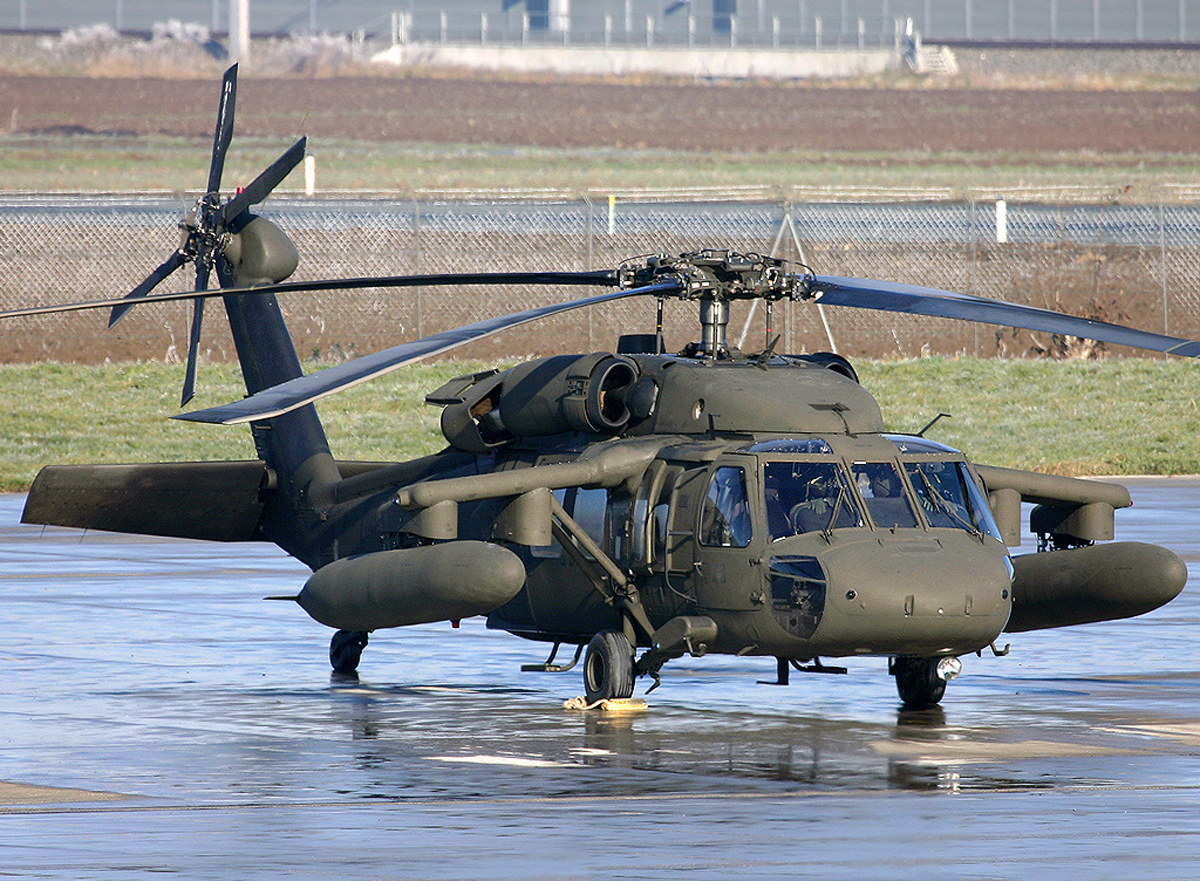 Вертолет uh 60 black hawk. Uh-60 Blackhawk. Sikorsky uh-60 Blackhawk. Uh-60 Black Hawk. Вертолёт uh-60 Black Hawk.